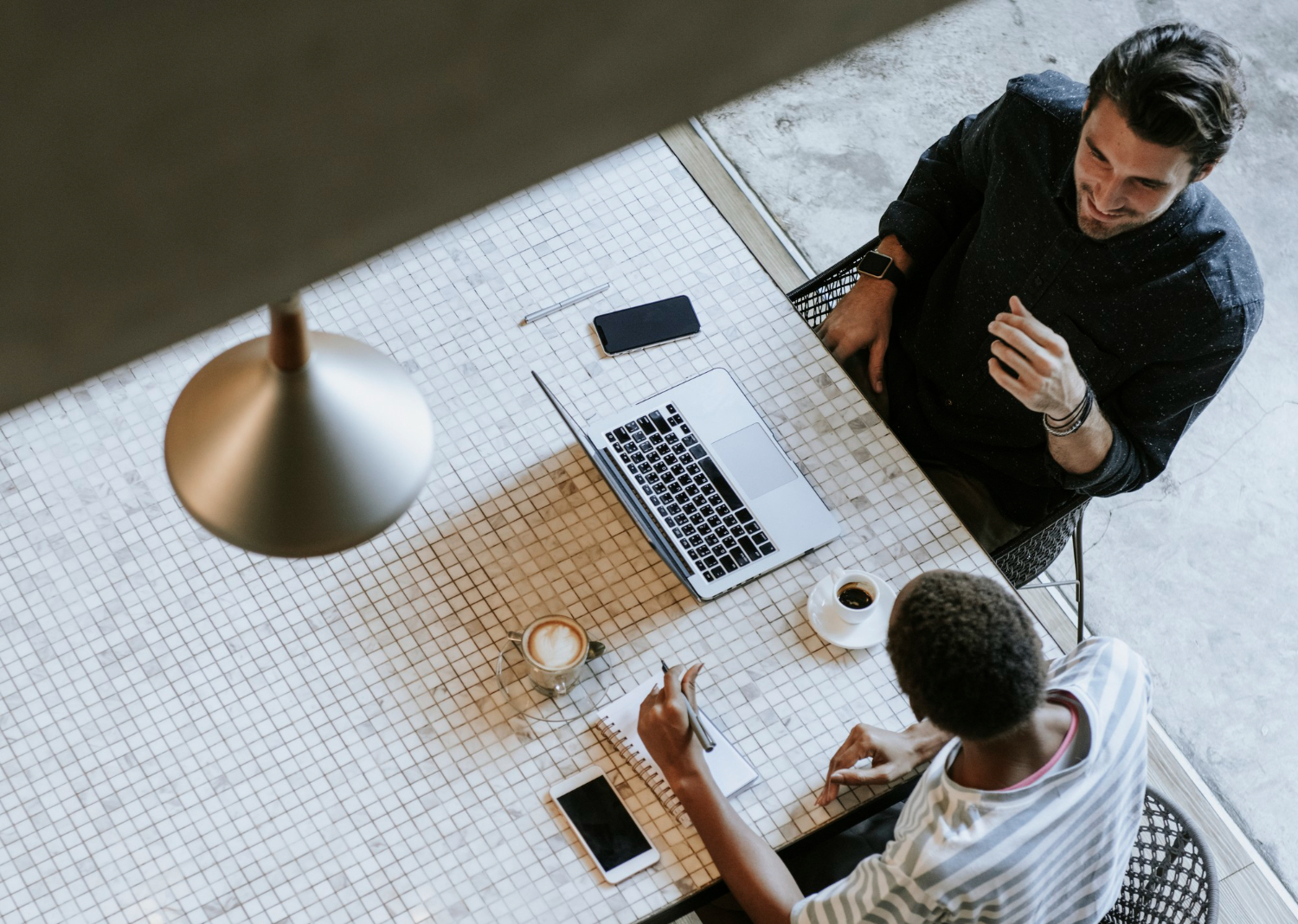 Illustratie van Microsoft 365 en Teams met gescheiden licentie-opties, gericht op zakelijke flexibiliteit en keuzevrijheid voor MKB-organisaties.